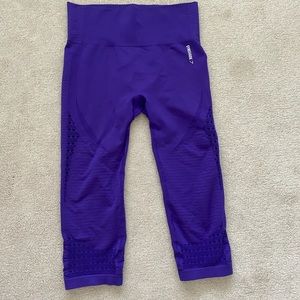 •size L gym shark cropped leggings•